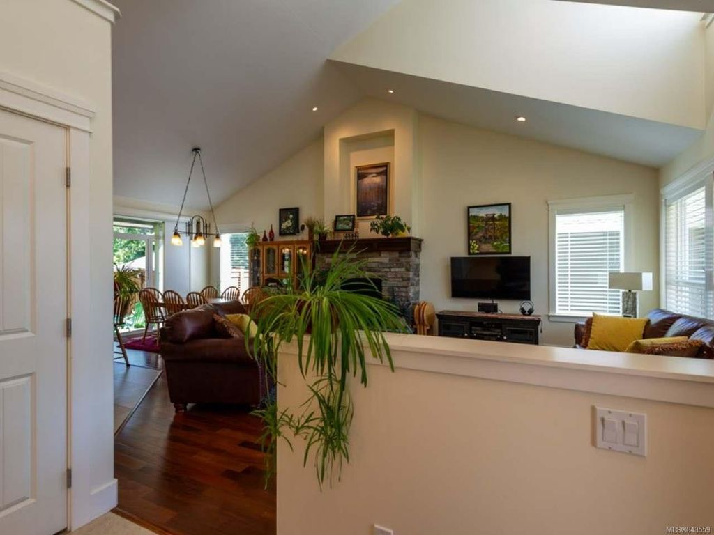listing image 16044904086524078368