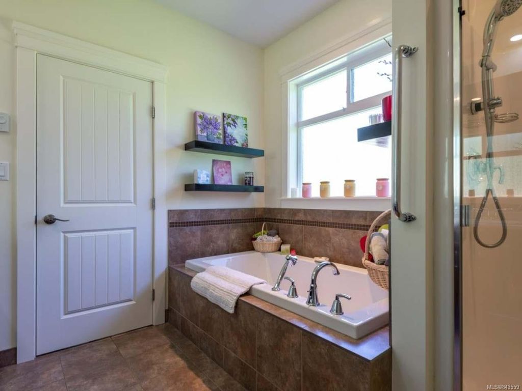 listing image 16047363293933485291