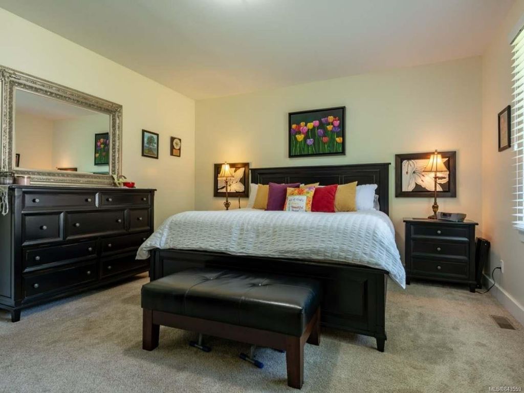 listing image 16048149961043359261