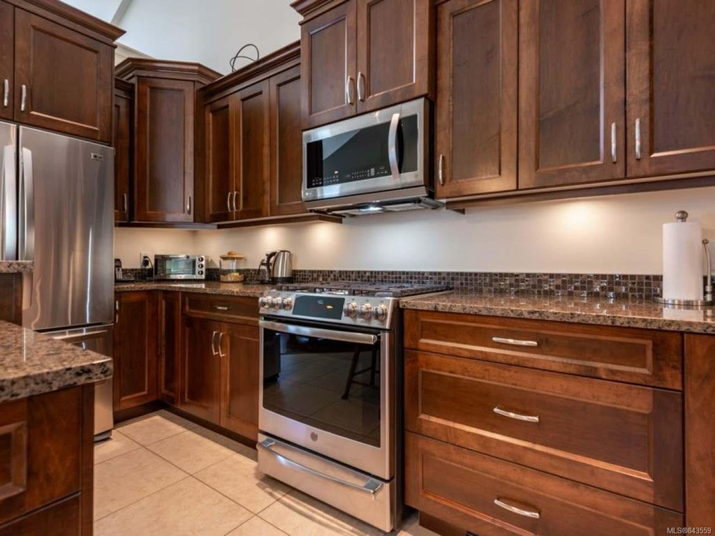 listing image 16048840338093367704
