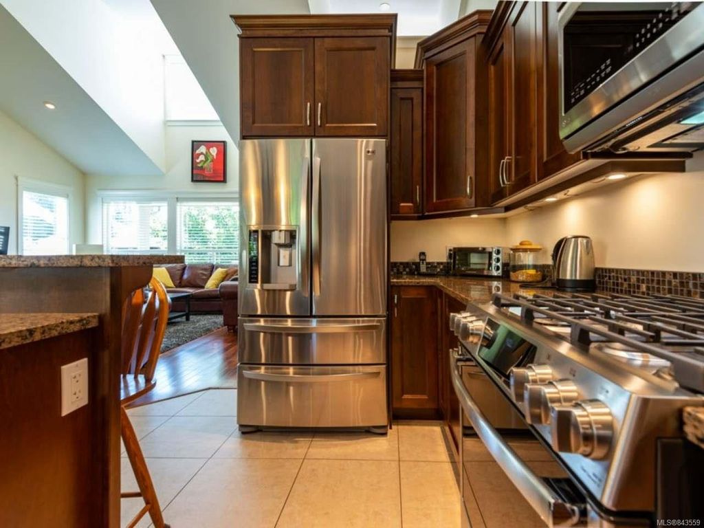 listing image 16048040307629403142