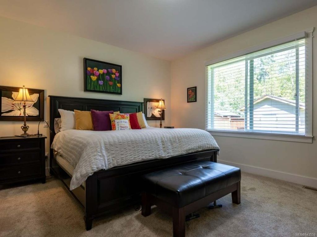 listing image 16047950823845875527