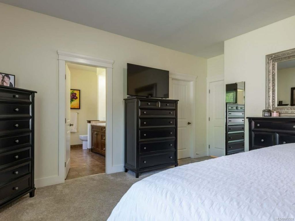 listing image 16045877935099041481