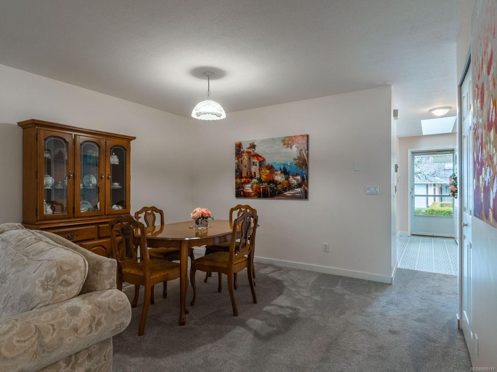 listing image 16041818493087
