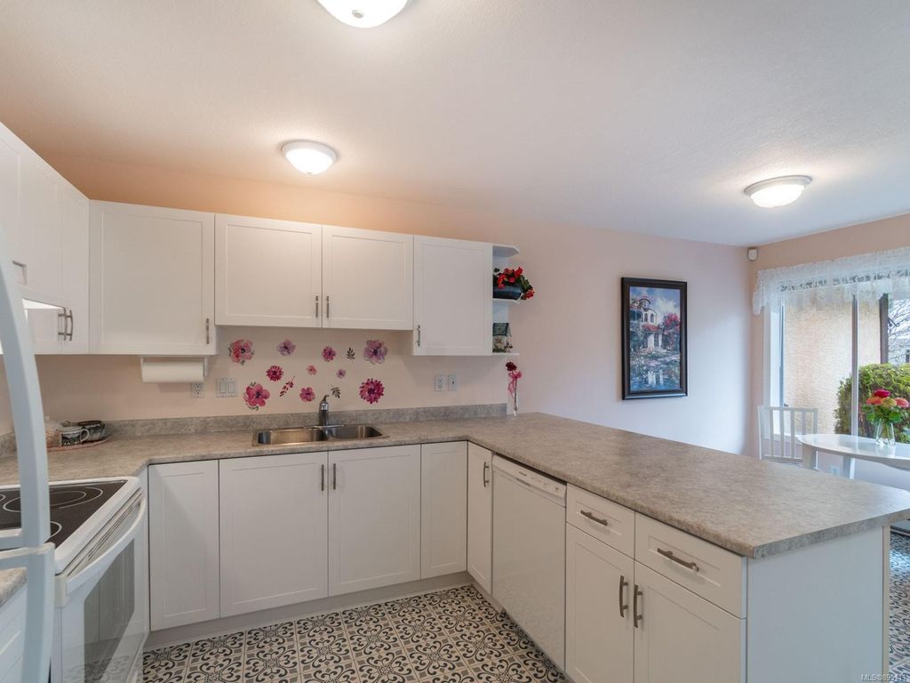 listing image 16042805103418