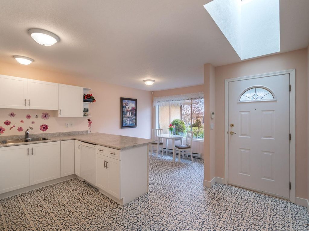 listing image 16041154066776