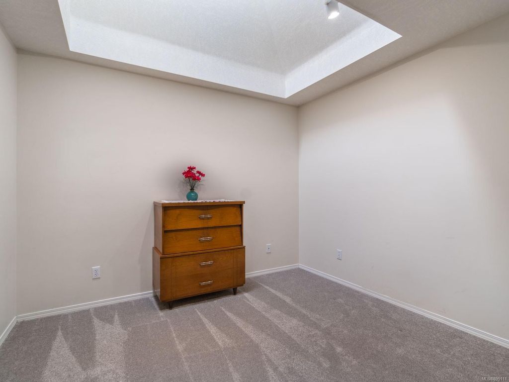 listing image 16041068639937