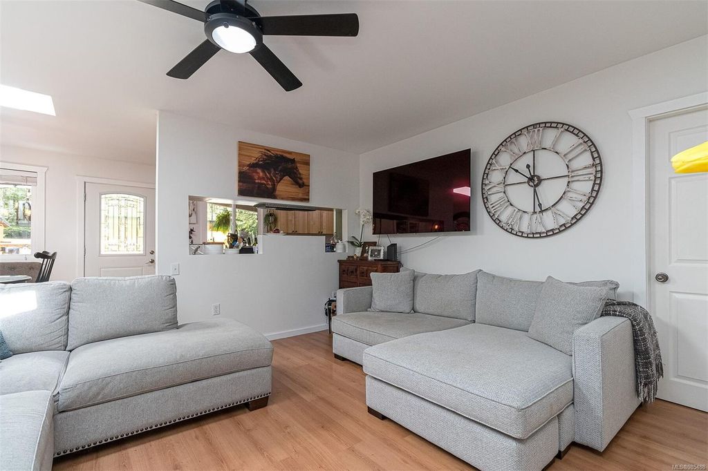listing image 16040315385125932907