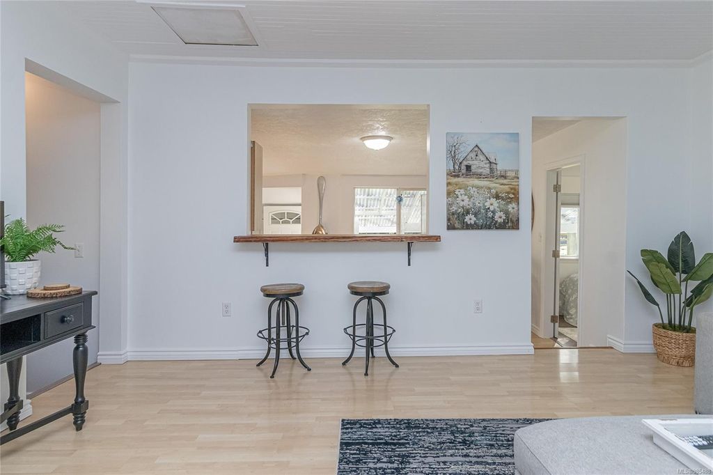 listing image 16047737759521198503