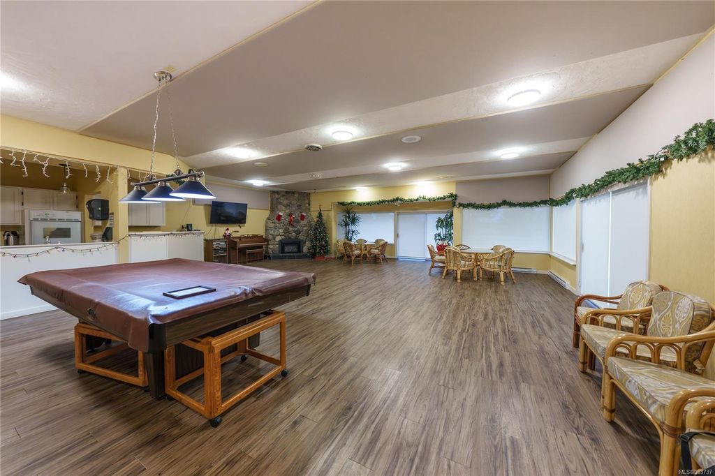listing image 16048499870341053692