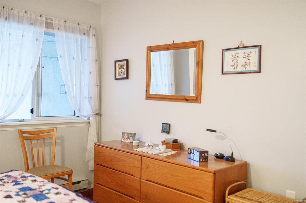 listing image 16044908783065464664