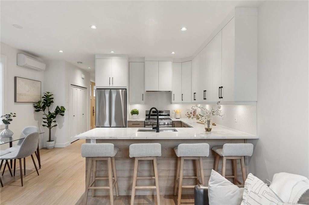 listing image 16043537266490760112