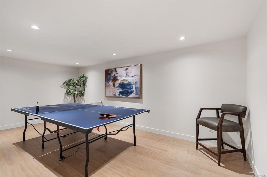 listing image 16048017247544218246
