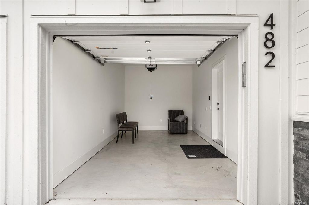 listing image 16049582036259246070