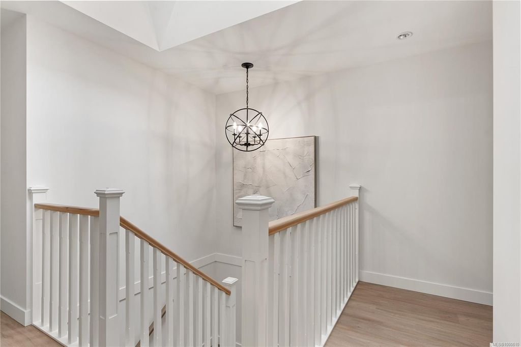 listing image 16048401082348314008