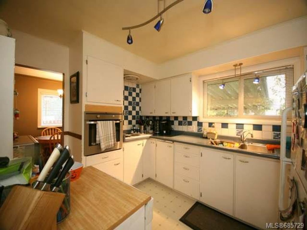 listing image 16042174547402426072