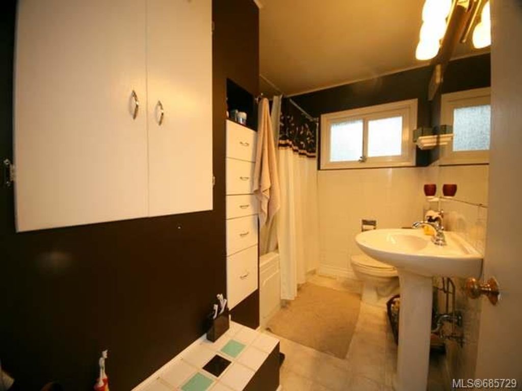 listing image 16049875537284179612