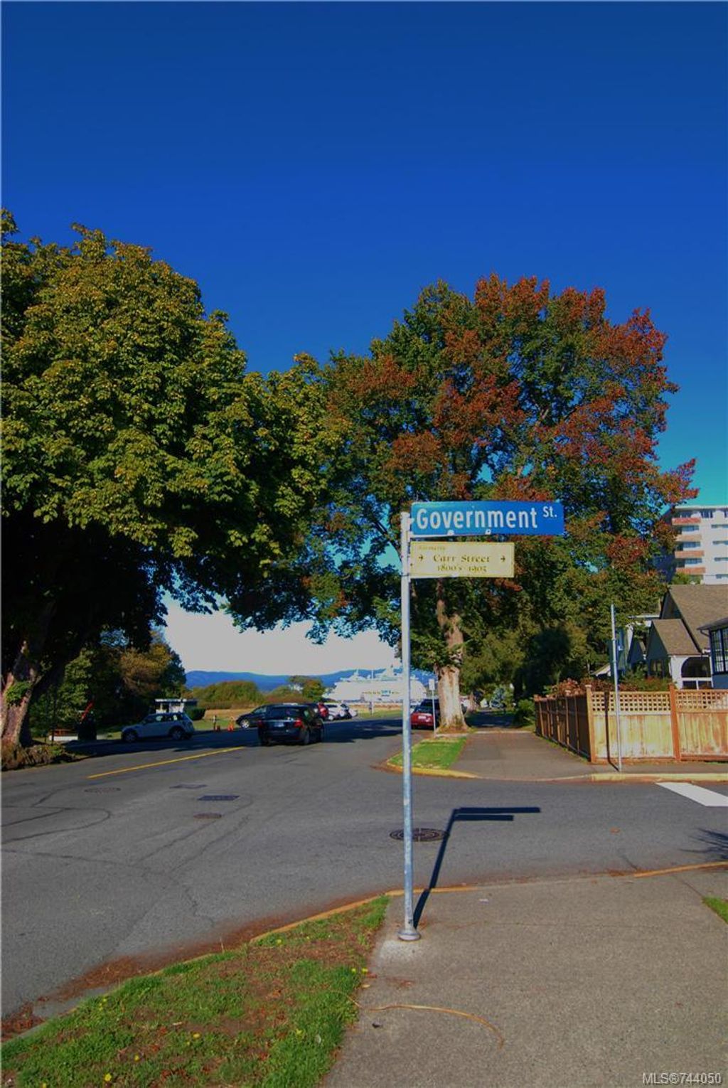 listing image 16040321596495024560