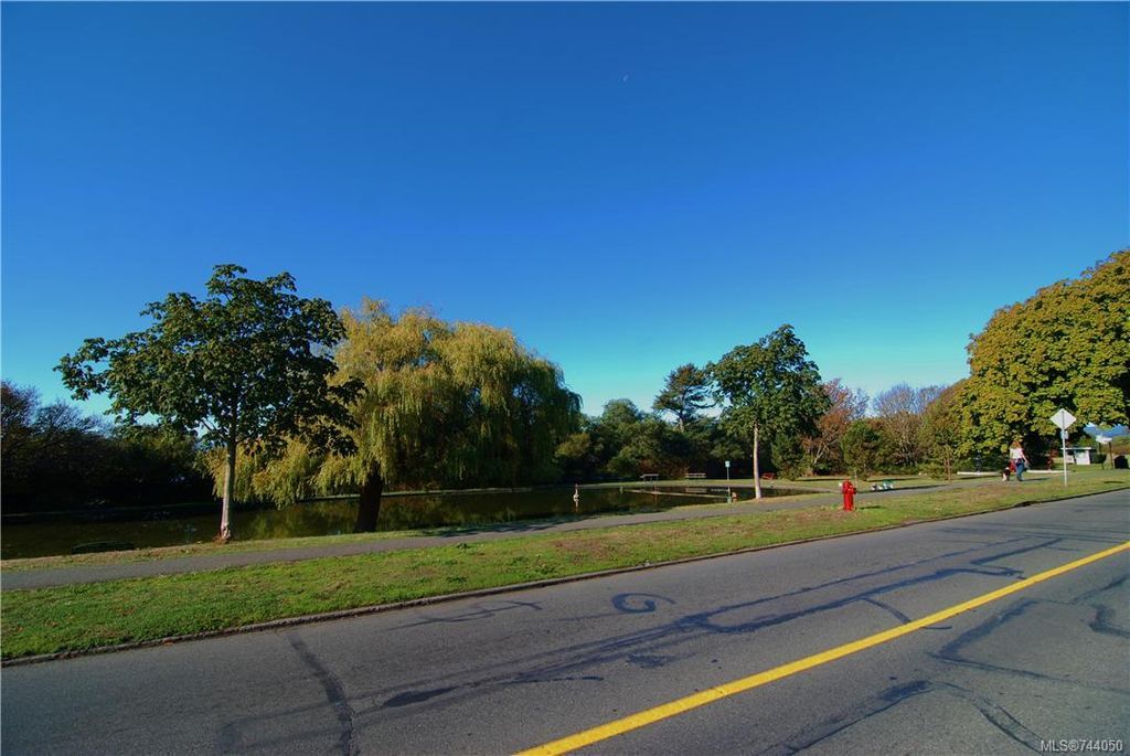 listing image 16048548835710377401