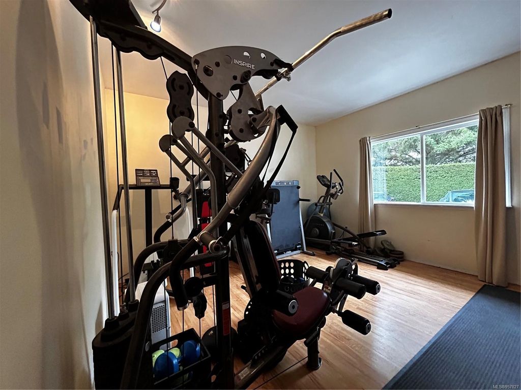 listing image 16043181820965104908