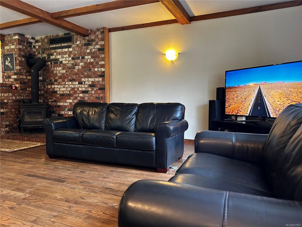 listing image 16048825778533960306