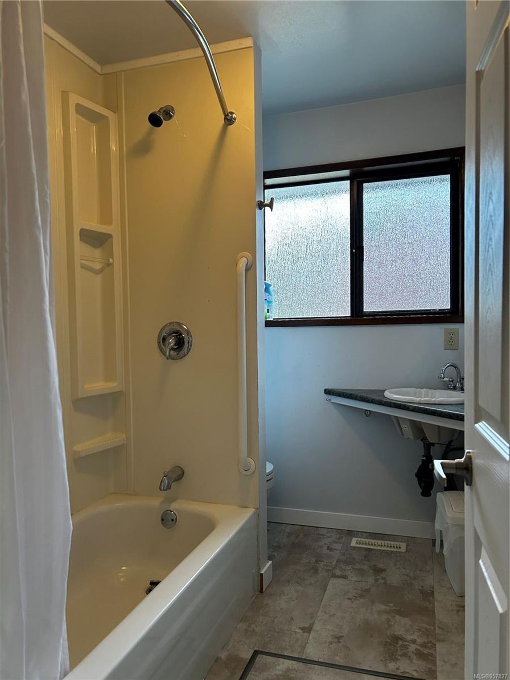 listing image 16041516294408196857