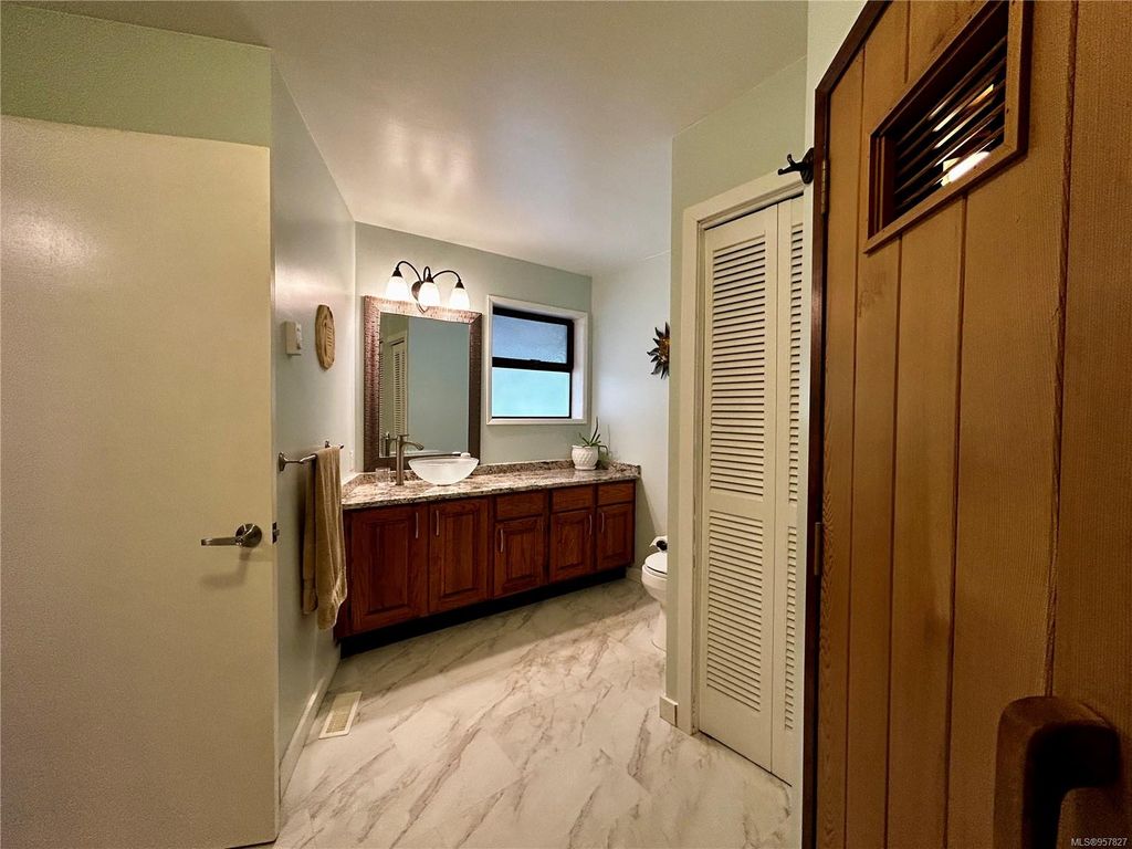 listing image 16041869245973623059