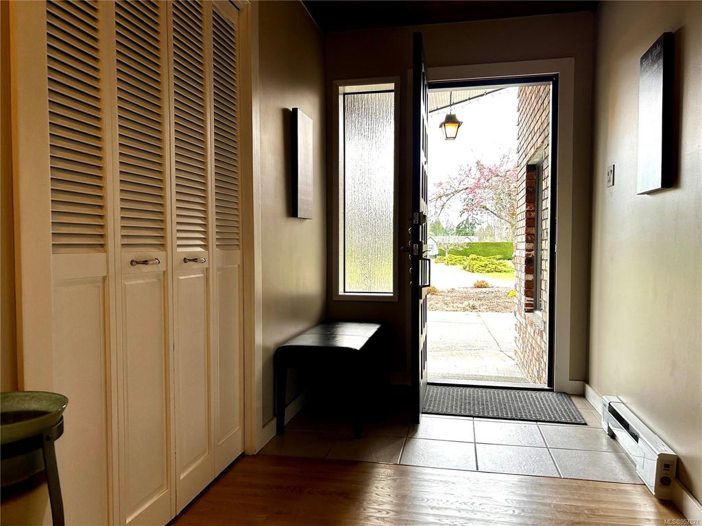 listing image 16043386695601471047