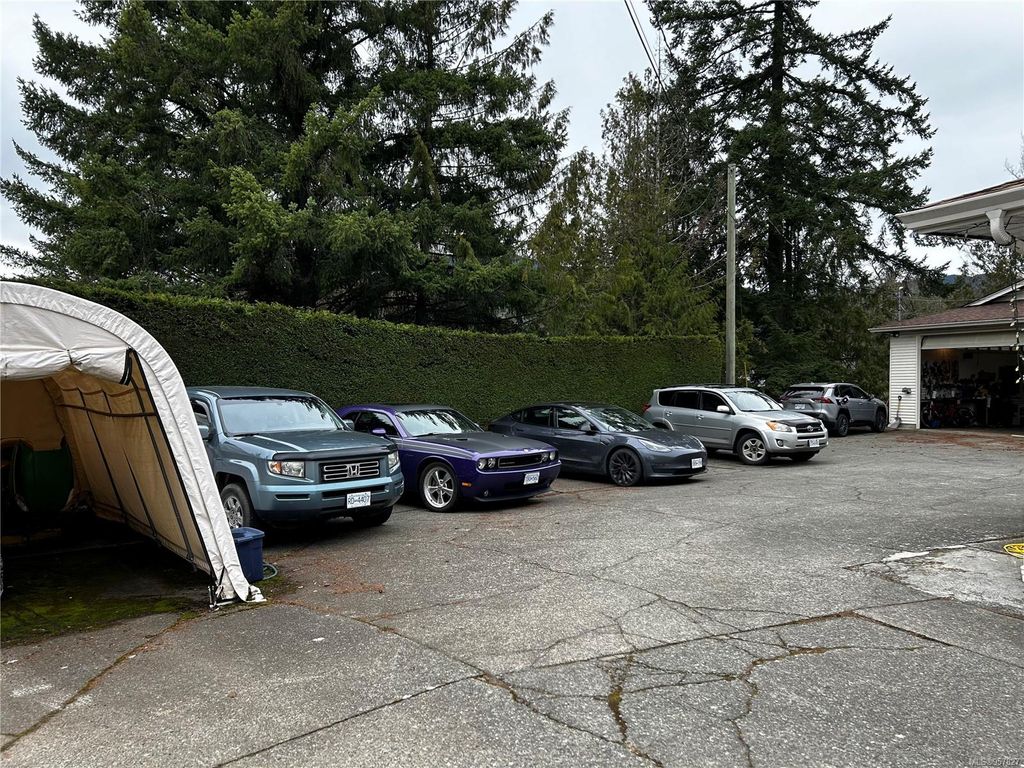 listing image 16047292349124193899