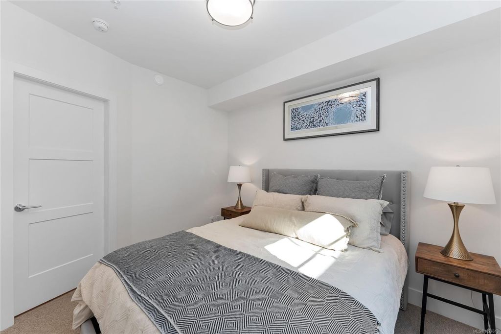 listing image 16046102646058211671