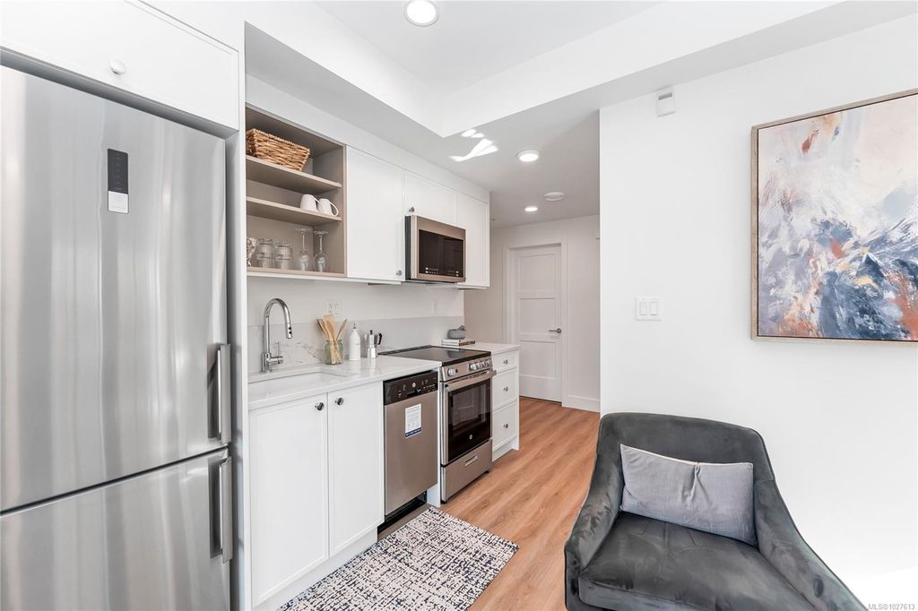 listing image 16045407812615318155