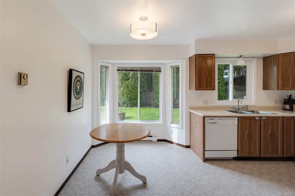 listing image 16044364478636880473
