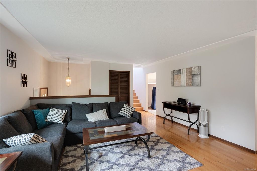 listing image 16043586216993290307