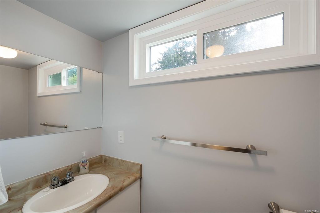 listing image 16047756417713642074