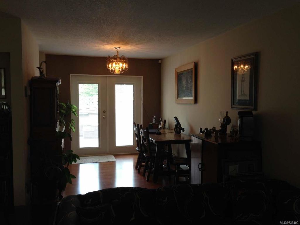 listing image 16044678531416110773