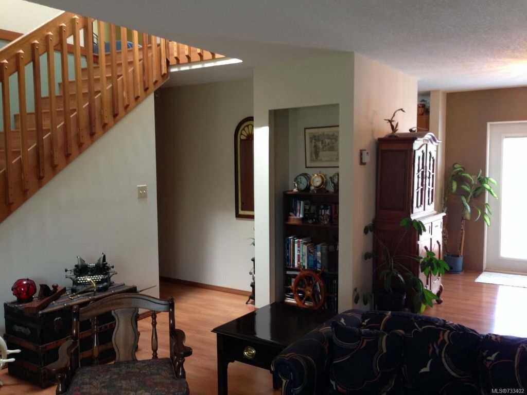 listing image 16044642109754658840