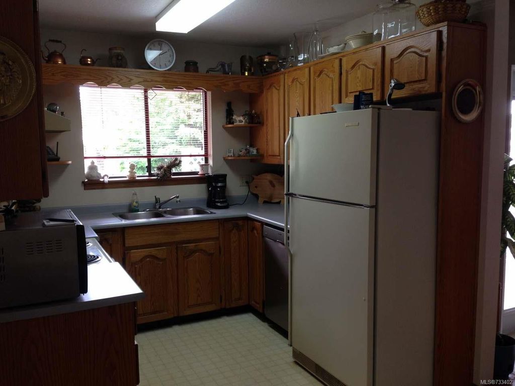 listing image 16042979204147589176