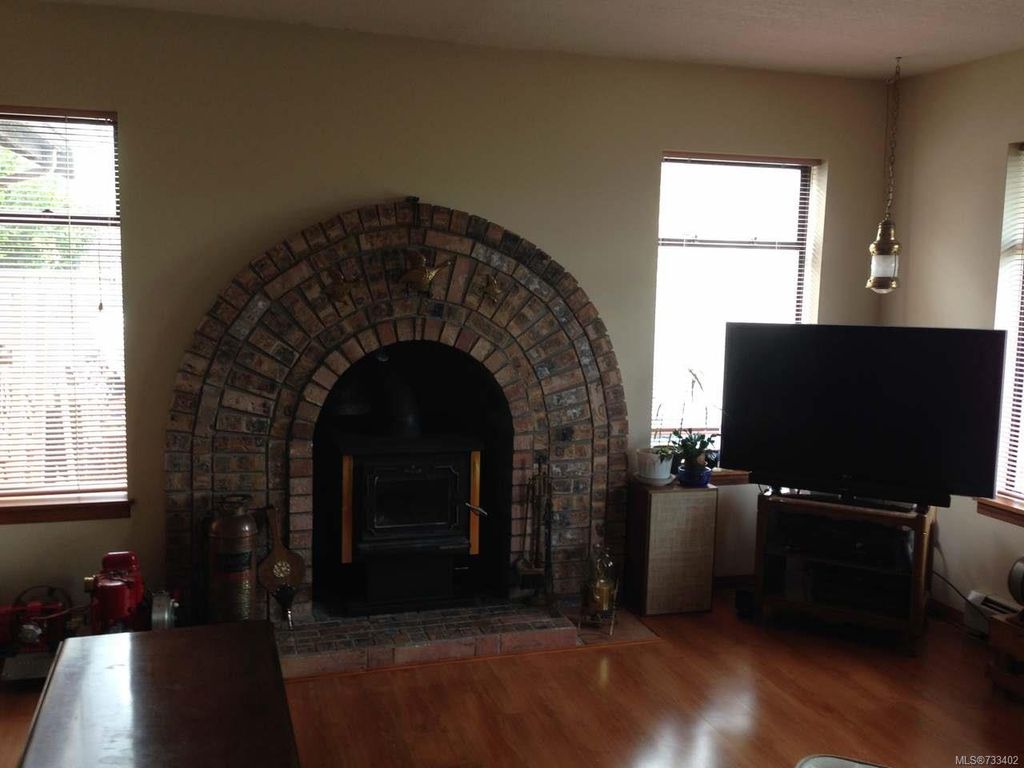 listing image 16042053152475850410