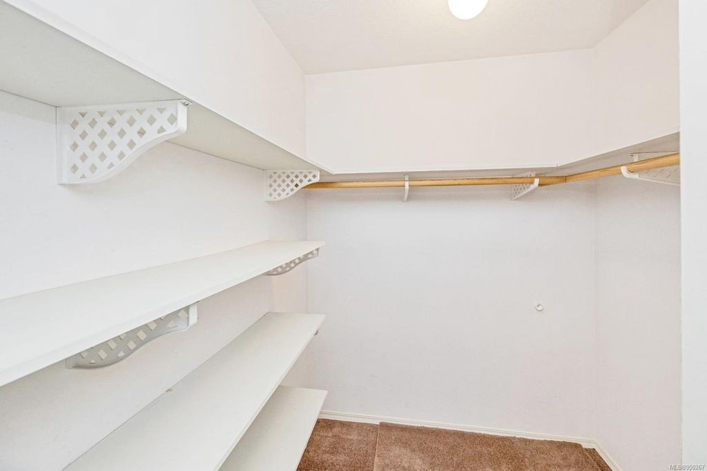 listing image 16049221702950098738