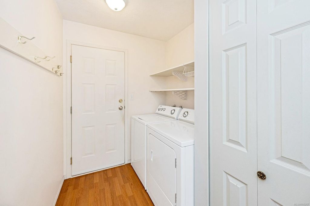 listing image 16044260403645110219