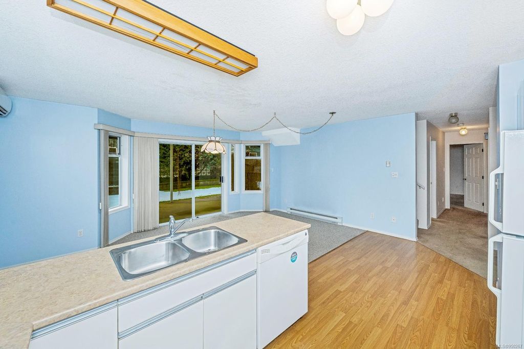 listing image 16042441040327163167