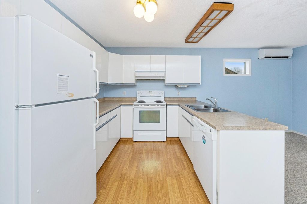 listing image 16046101175576115754