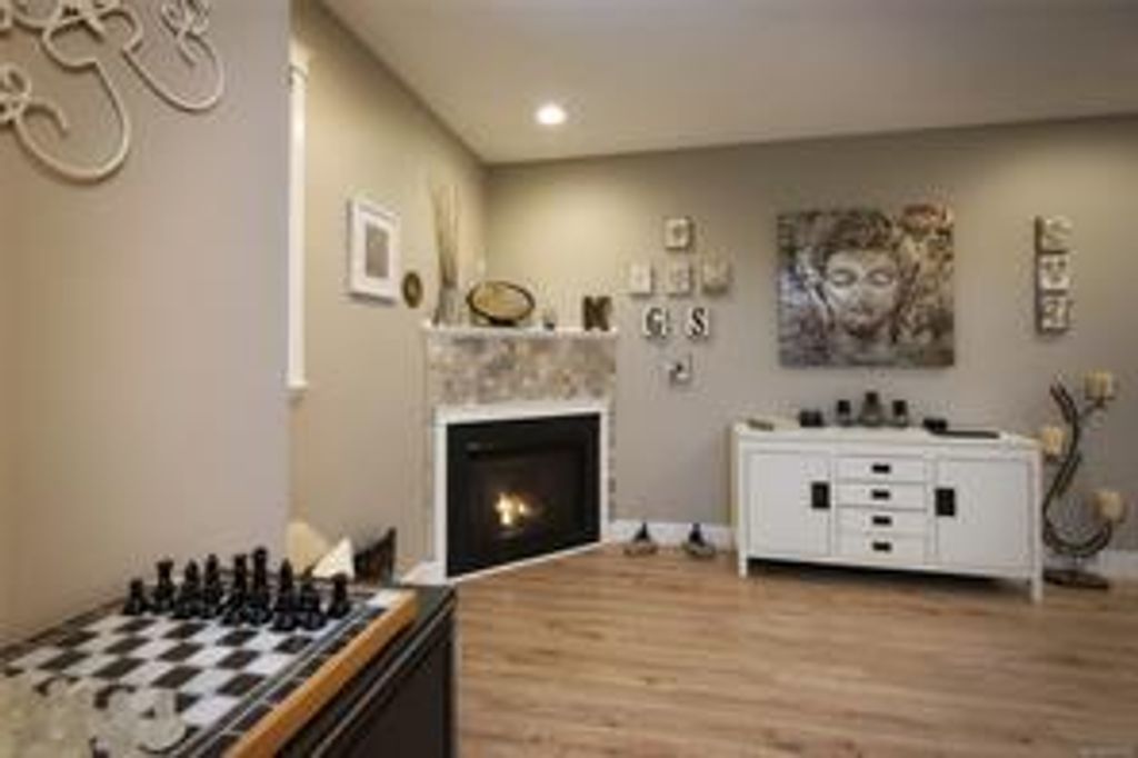 listing image 16043653292576