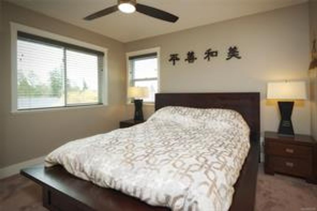 listing image 16043339502384