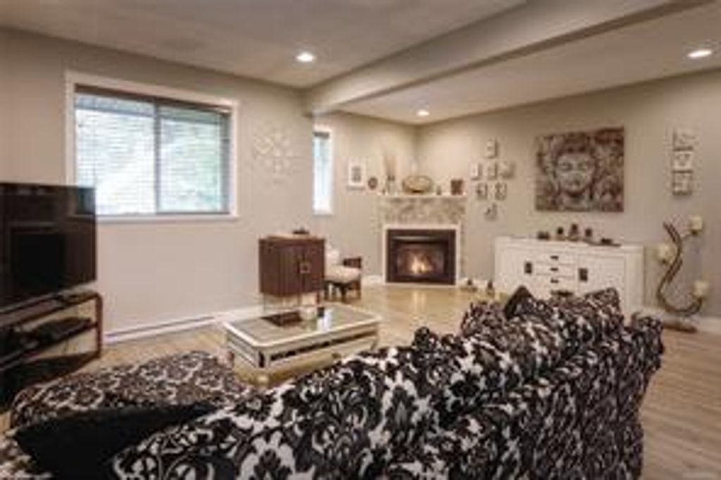listing image 16042178295870