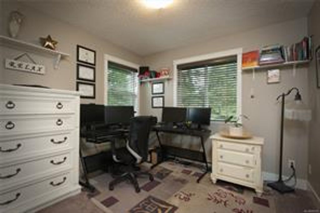 listing image 16042955204135
