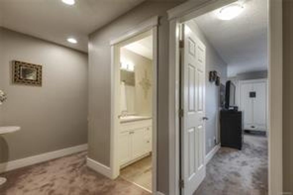 listing image 16041188284693