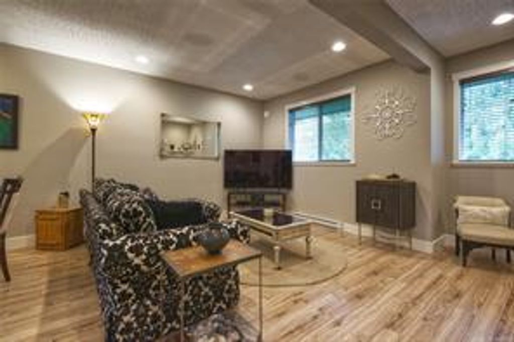listing image 16041249923995