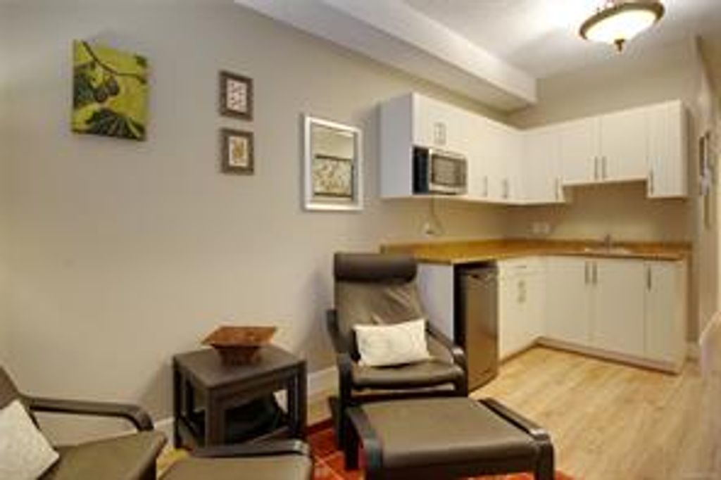 listing image 16041636813544