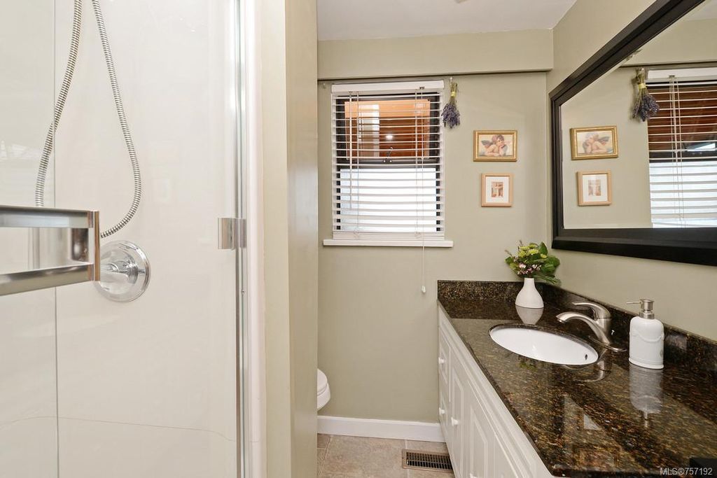 listing image 16044746328319620902